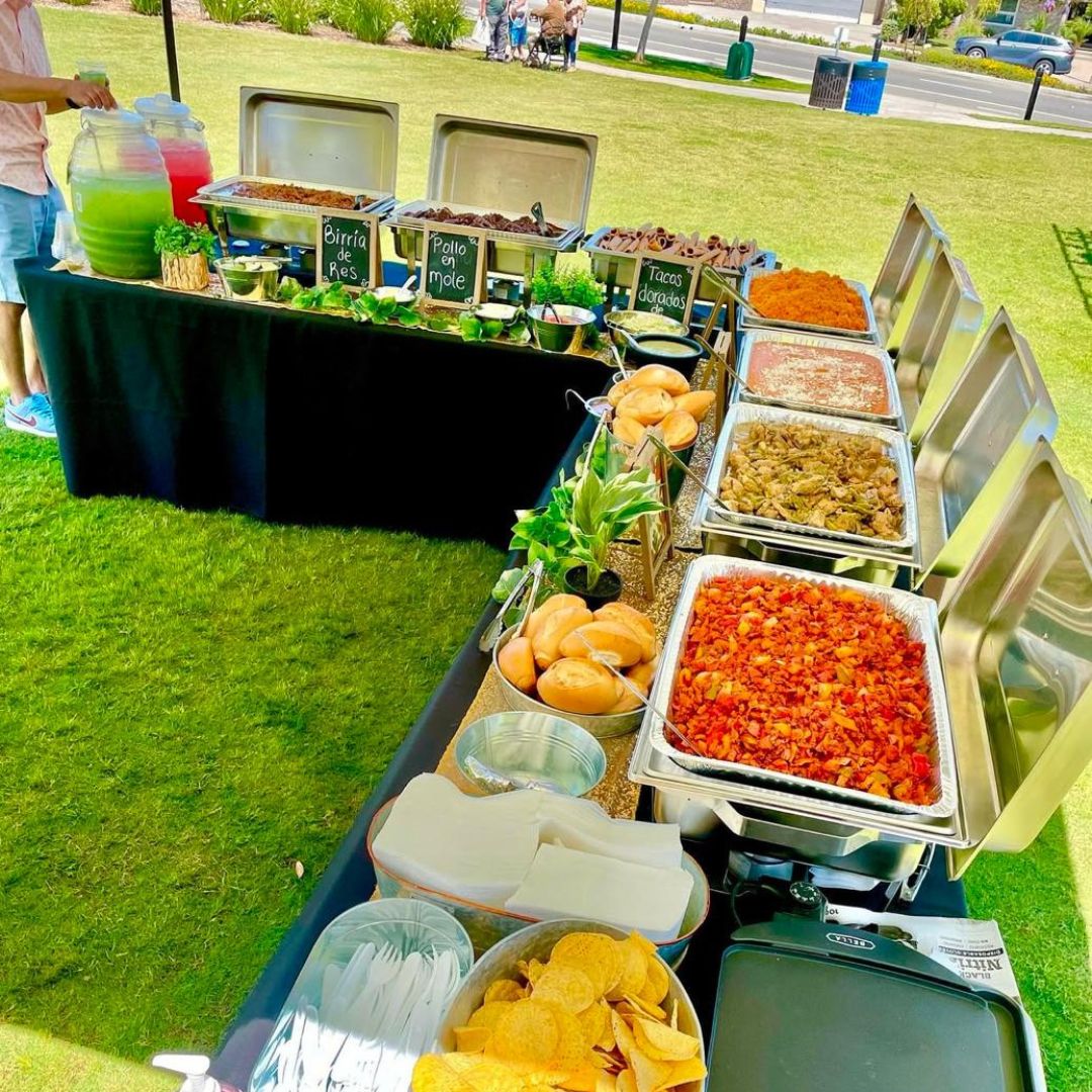 Taquiza de guisados para eventos, salsas y guarniciones